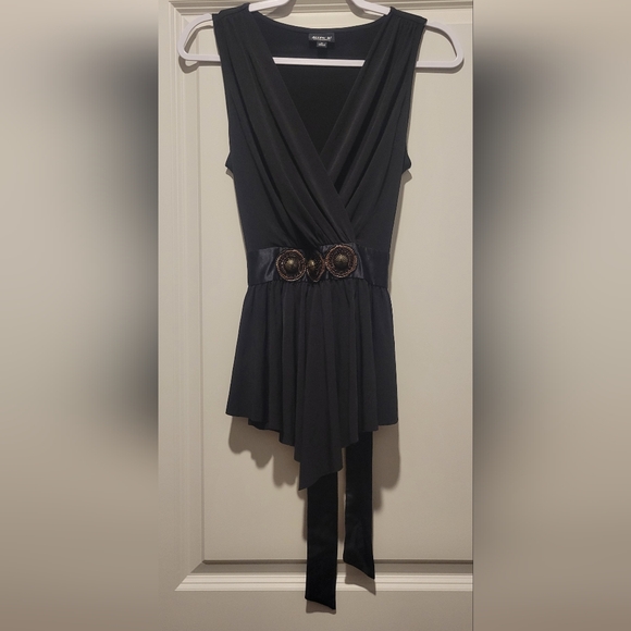 Allen B. By Allen Schwartz Tops - SOLD  Allen B. top